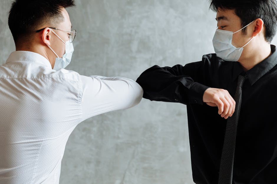 직장인과 사회생활 에티켓을 상징하는 깔끔한 사무실 이미지