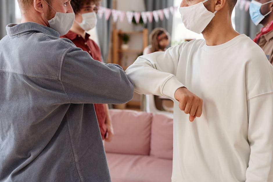 사회초년생의 자신감 있는 모습과 다양한 상황 속 매너