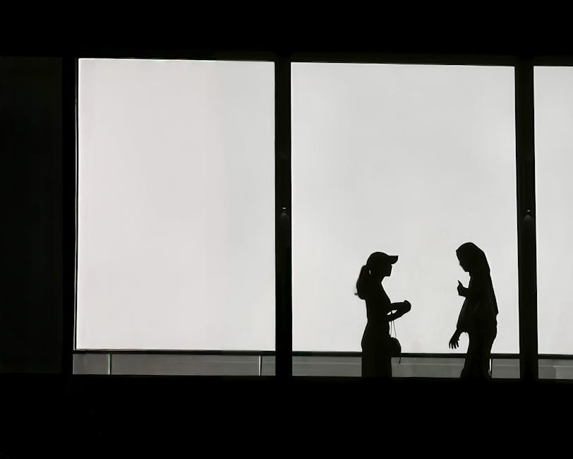 사람들이 서로 소통하며 연결되어 있는 일러스트