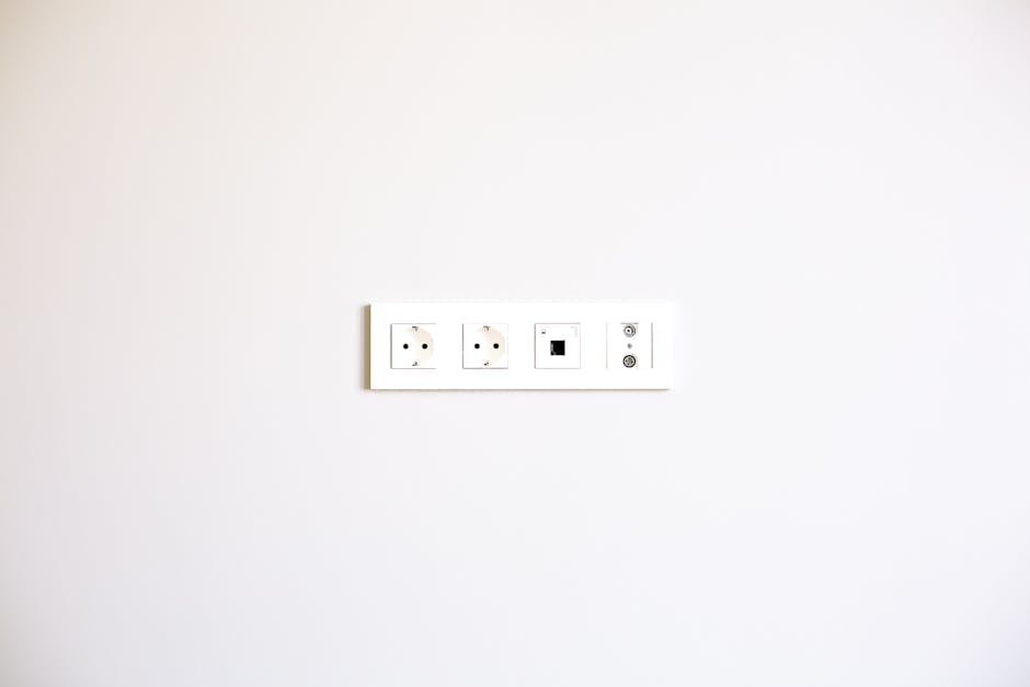 안전한 전기 콘센트 관리 및 플러그 정리 방법