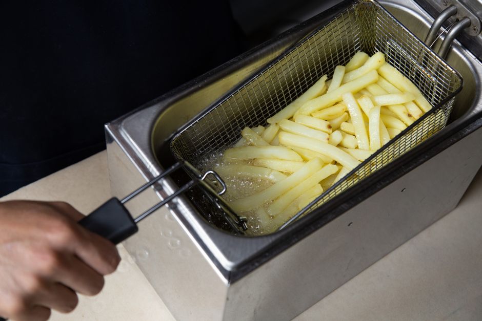 사용한 폐식용유를 안전하게 버리는 방법