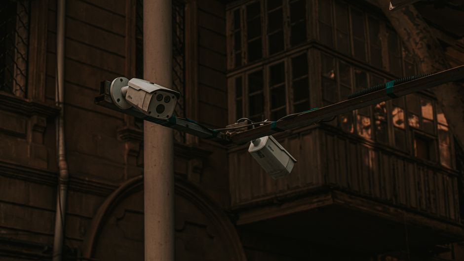 주거지 또는 차량에 설치된 CCTV 카메라