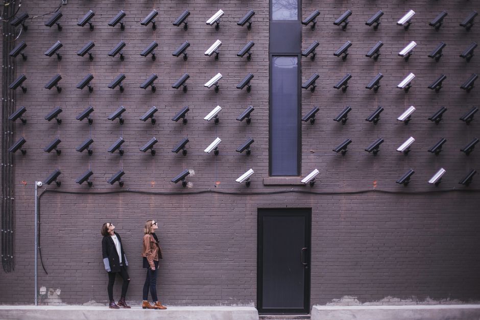 주거지 또는 차량에 설치된 CCTV 카메라