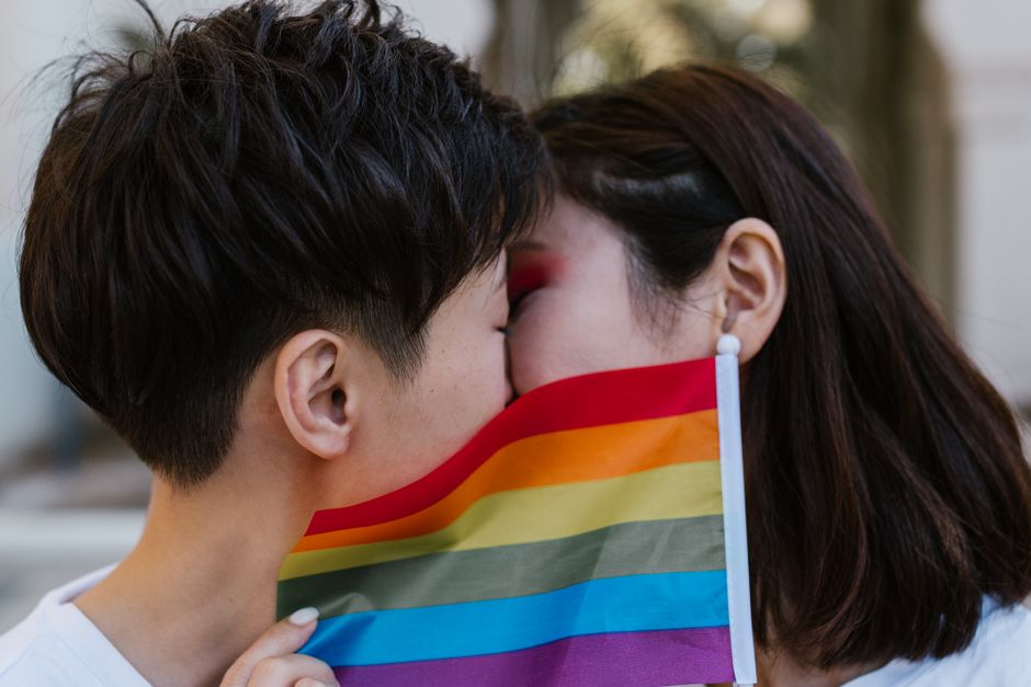 연인 관계에서 미묘한 불편함을 느끼는 사람