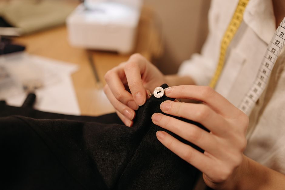 🧠 아끼는 [니트/스타킹] 올 풀림, 구멍 때문에 버릴 옷처럼 초라해졌다고? 소재 안 망치고 ‘감쪽같이’ 새것처럼 복구하는 숨은 살림 꿀팁 5가지