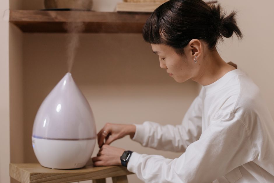 🧠 아직도 [환기]만 하시나요? 전문가도 몰랐던 [우리 집 공기] 200% 정화하는 '숨은 습도 관리'의 과학