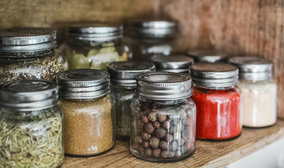 🧠 [맛과 향] 잃어가는 [오래된 양념/향신료]? 버리지 않고 '갓 만든 듯' 살리는 숨은 살림 꿀팁 5가지