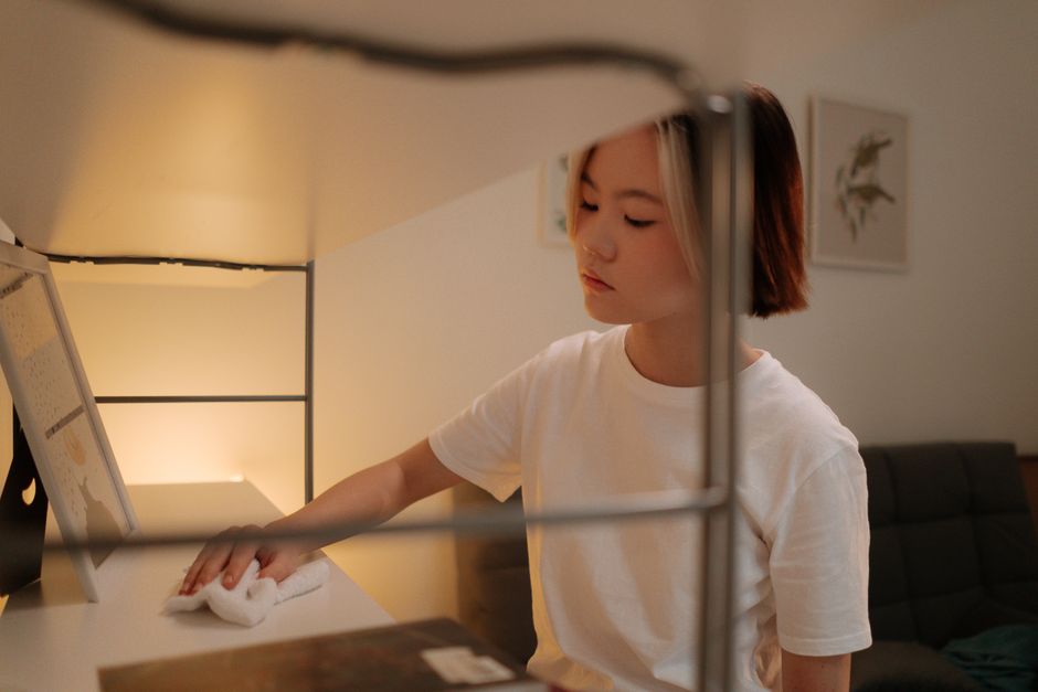 여행 후 밀린 집안일을 해결하는 모습